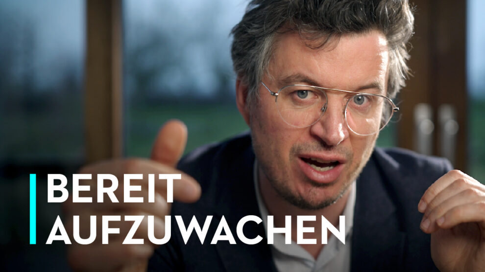 Bereit Aufzuwachen Mattias Desmet, Commentary