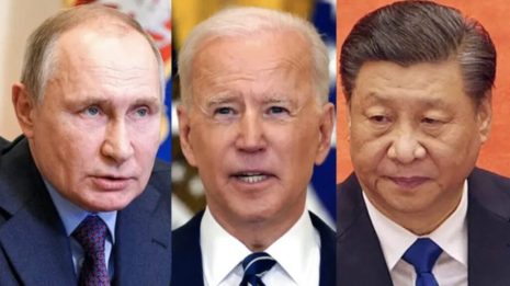 Das US-Imperium steuert auf einen globalen Konflikt an zwei Fronten zu