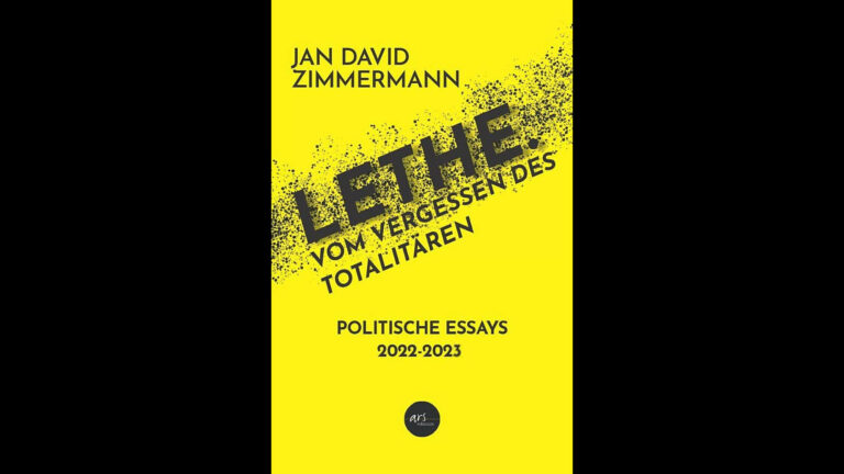 Der Fluss Lethe wird in der griechischen Mythologie als Fluss des Vergessens bezeichnet. Wer sein Wasser kostet oder in ihm badet, der verliert die Erinnerung. Genau dies ist mit uns als Gesellschaften in den letzten Jahren während Corona passiert, wir haben vergessen, wie das Totalitäre aussieht, nur weil es in einem neuen Gewand wiederkam. Das meint der Schriftsteller, Journalist und Wissenschaftsforscher Jan David Zimmermann. In seinem Buch „LETHE – Vom Vergessen des Totalitären“ versammelt er seine wichtigsten Textbeiträge der letzten Jahre, von Sprachlicher Eskalation über Raum und Ausgrenzung bis hin zum Offenen Brief an die Organisatoren des Bachmann-Preises. Sein Buch ist ein Zeitdokument, ein Protokoll gegen das Vergessen und gegen das Verdrängen, ein Aufruf zum Hinsehen und Benennen, ein Baustein in einer notwendigen Aufarbeitung.