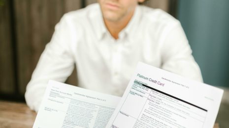 “De-Banking”: l’attacco silenzioso ai media dell’opposizione