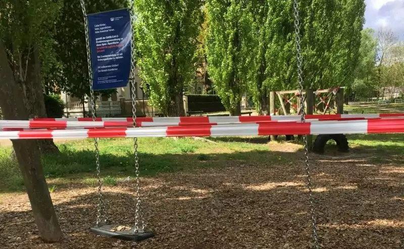 AbgesperrterSpielplatz